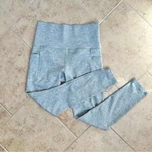 Athleta 7/8 leggings with pockets.